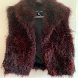Fur (raccoon) vest, stand collar, side pockets.